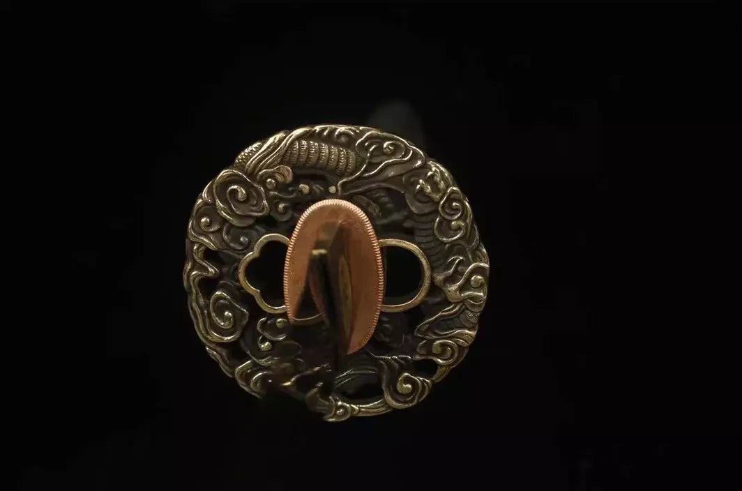 Tsuba-Katana-Roi-de-la-Guerre-Acier-Damas