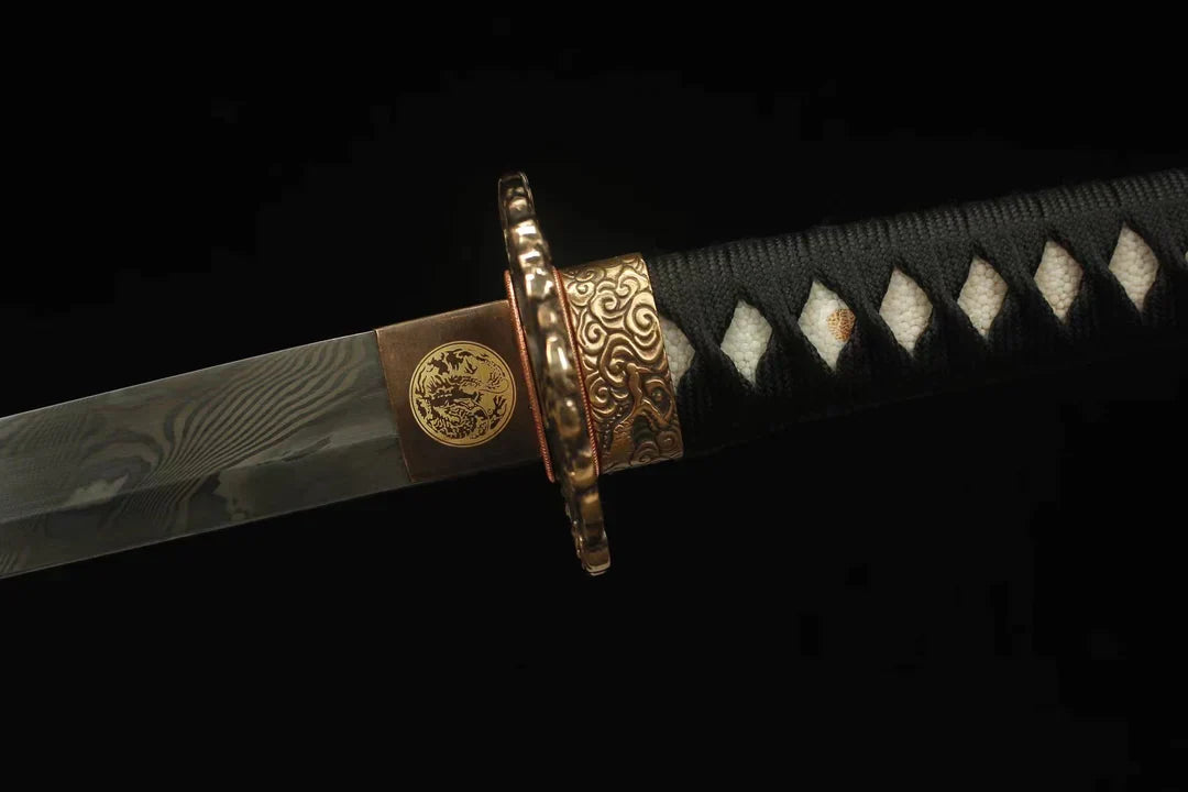 Tsuka-Katana-Roi-de-la-Guerre-Acier-Damas